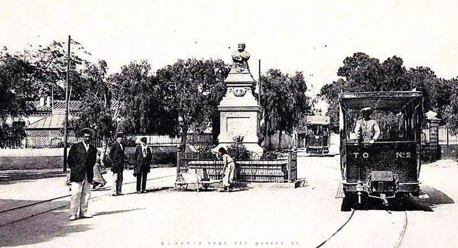 1993- Oran - Gambetta - La Place et la statue2.jpg